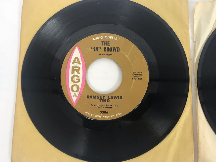 Vintage 45 Records Including The Beatles We Can Work It Out Day Tripper With Jacket, Aretha Franklin Respect, James Brown, Dean And Jean, Donovan, Ramsey Lewis Trio - See Photos [Photo 9]