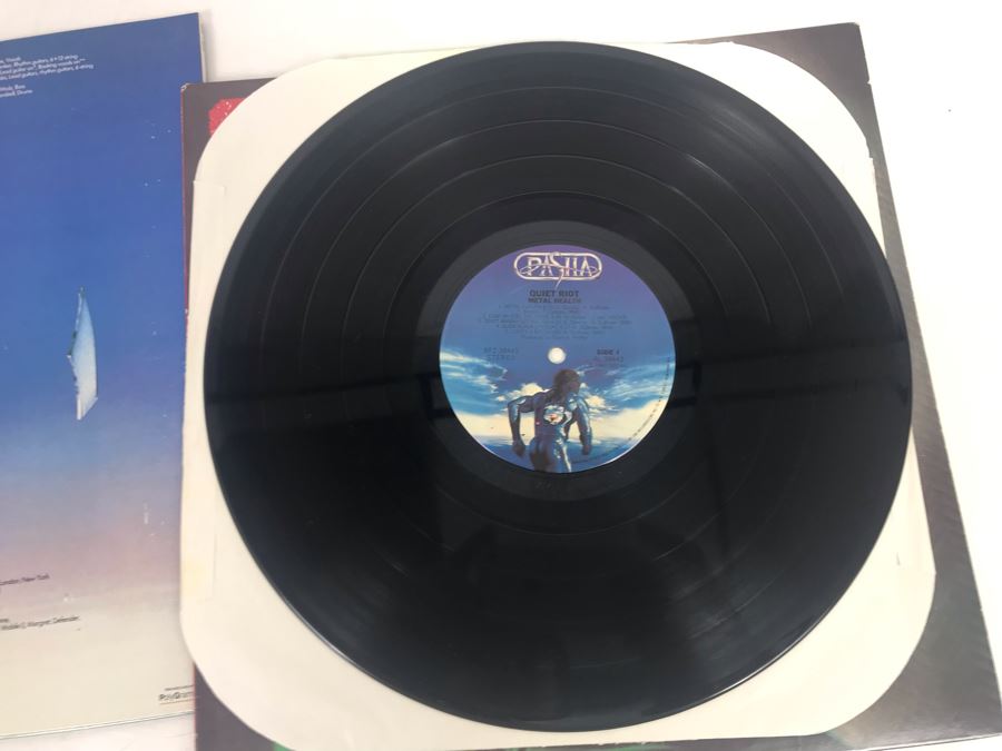 Vinyl Records: Scorpions Blackout And Quiet Riot Mental Health [Photo 7]