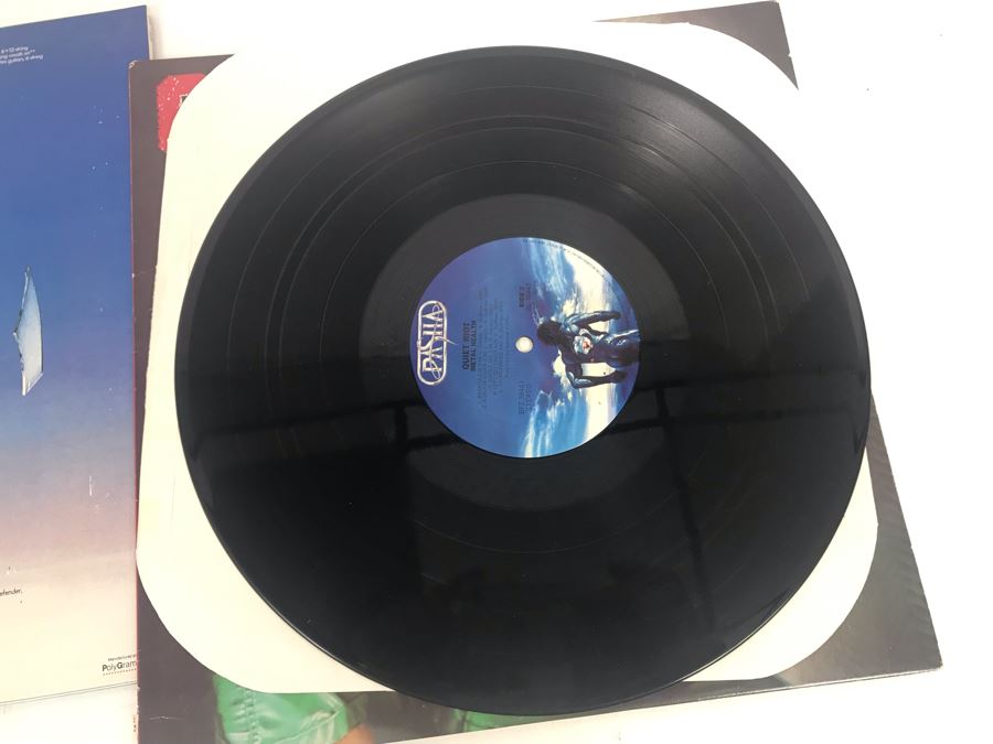 Vinyl Records: Scorpions Blackout And Quiet Riot Mental Health [Photo 8]