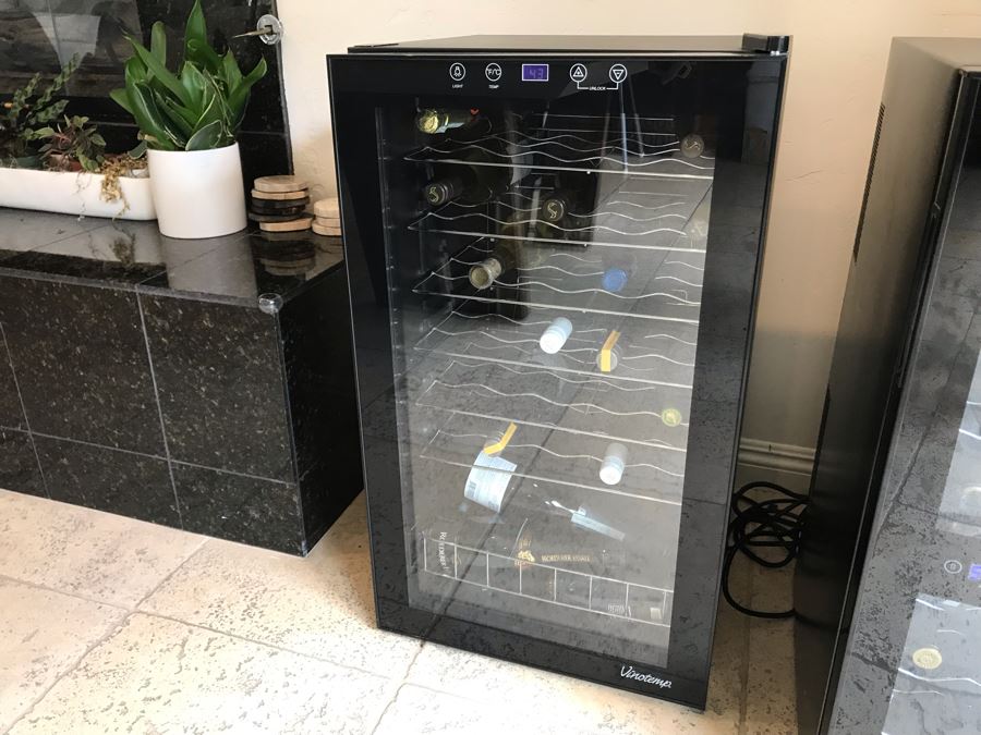 Vinotemp Wine Cooler Model VT-34 TS - Must Be Unplugged To Change Temperature Setting 19W X 18D X 33H [Photo 1]