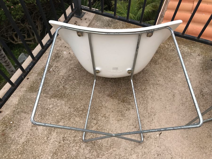 Pair Of Modernist Outdoor Luxury Patio Chairs By Fronterra Furniture 25W X 23D X 29H [Photo 10]