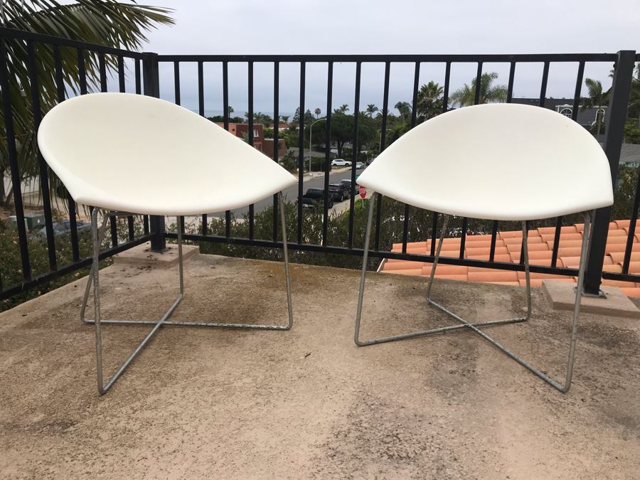 Pair Of Modernist Outdoor Luxury Patio Chairs By Fronterra Furniture 25W X 23D X 29H [Photo 7]