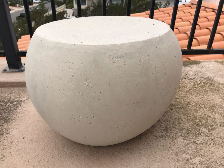 Modernist Industrial Concrete Outdoor Side Table (Hollow Inside / Not Heavy) 22W X 16D X 12H [Photo 3]