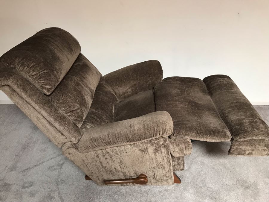 Like New La-Z-Boy Recliner [Photo 4]