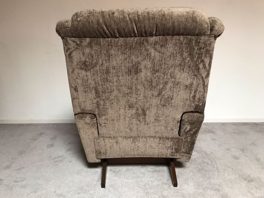 Like New La-Z-Boy Recliner [Photo 11]
