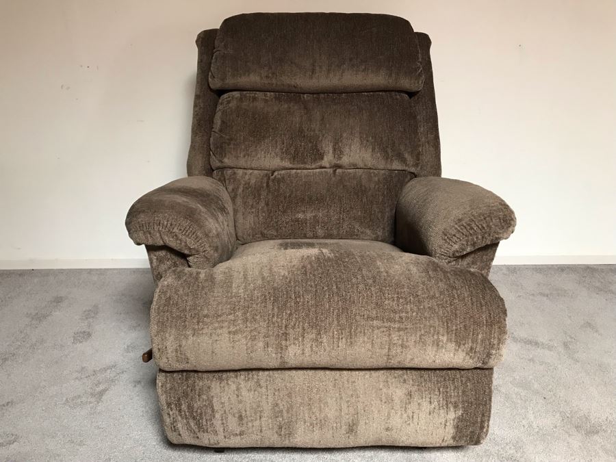 Like New La-Z-Boy Recliner [Photo 9]