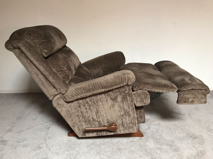 Like New La-Z-Boy Recliner [Photo 2]