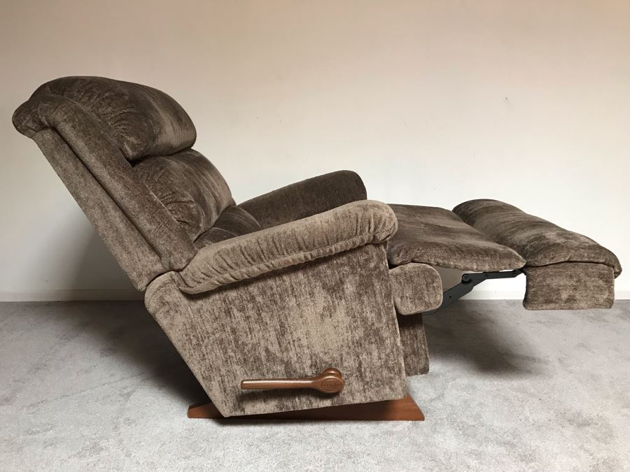 Like New La-Z-Boy Recliner [Photo 3]