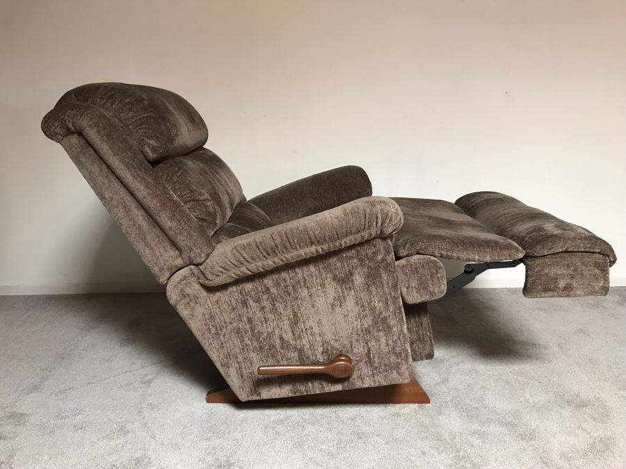 Like New La-Z-Boy Recliner [Photo 1]