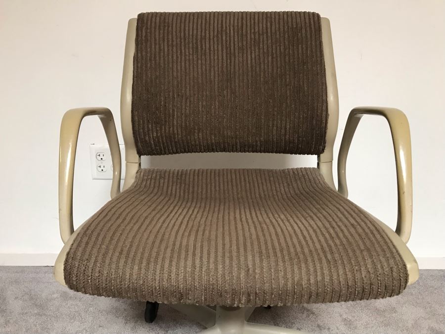 Vintage Steelcase Office Chair With Casters [Photo 8]