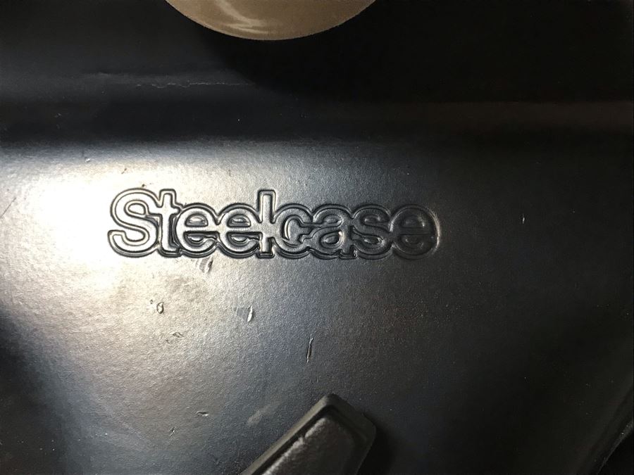 Vintage Steelcase Office Chair With Casters [Photo 2]