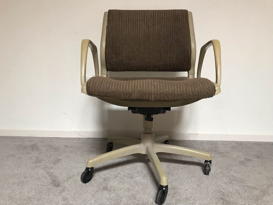 Vintage Steelcase Office Chair With Casters [Photo 7]
