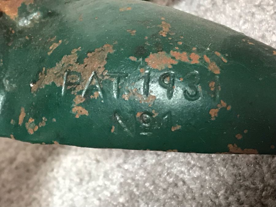 Vintage Cast Iron Smart Brockville Christmas Tree Stand [Photo 7]