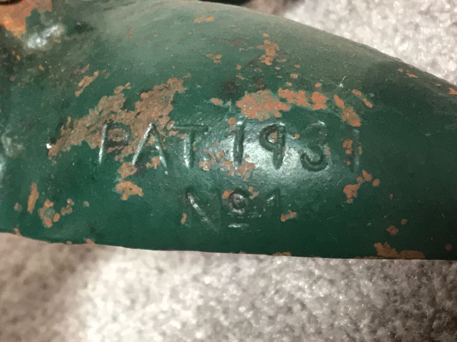 Vintage Cast Iron Smart Brockville Christmas Tree Stand [Photo 6]