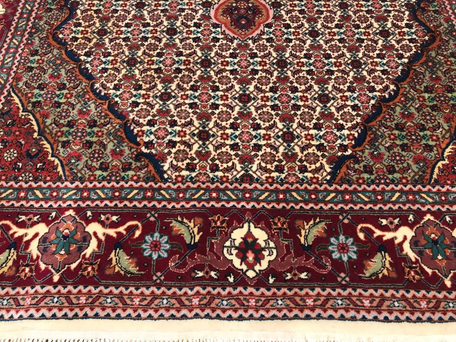 Vintage Handmade Finely Knotted Persian Area Rug Sarooq Design From Pakistan (Lahore) Wool Rug 4'1' X 6'6' Apx. 280 knots / sq. in. With Certificate Of Authenticity [Photo 5]