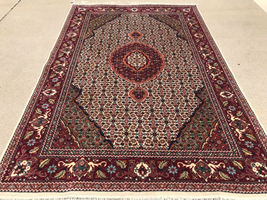 Vintage Handmade Finely Knotted Persian Area Rug Sarooq Design From Pakistan (Lahore) Wool Rug 4'1' X 6'6' Apx. 280 knots / sq. in. With Certificate Of Authenticity [Photo 7]
