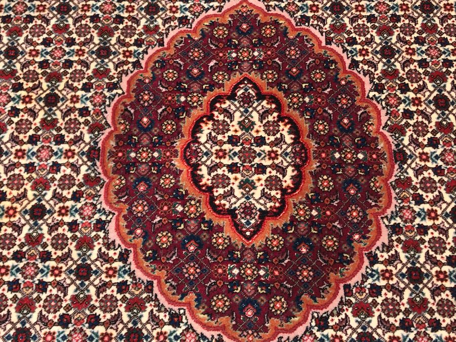 Vintage Handmade Finely Knotted Persian Area Rug Sarooq Design From Pakistan (Lahore) Wool Rug 4'1' X 6'6' Apx. 280 knots / sq. in. With Certificate Of Authenticity [Photo 3]