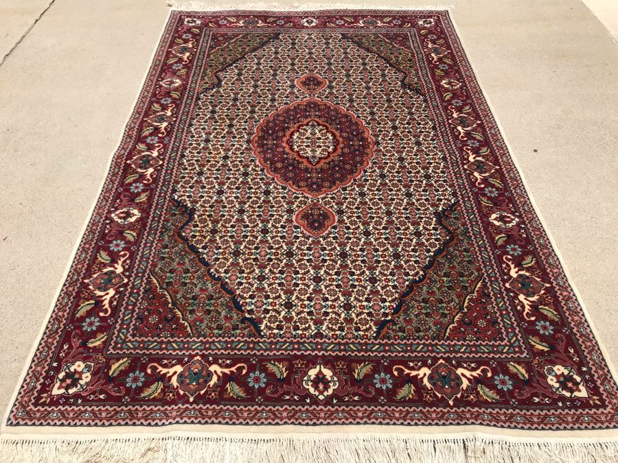 Vintage Handmade Finely Knotted Persian Area Rug Sarooq Design From Pakistan (Lahore) Wool Rug 4'1' X 6'6' Apx. 280 knots / sq. in. With Certificate Of Authenticity [Photo 6]