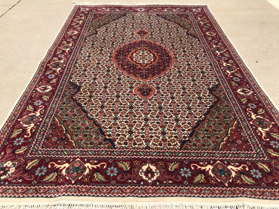 Vintage Handmade Finely Knotted Persian Area Rug Sarooq Design From Pakistan (Lahore) Wool Rug 4'1' X 6'6' Apx. 280 knots / sq. in. With Certificate Of Authenticity [Photo 8]