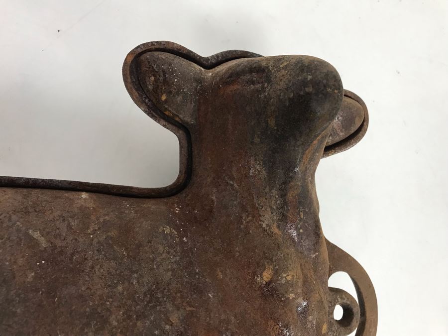 Large Rusty Cast Iron Sheep Mold [Photo 3]