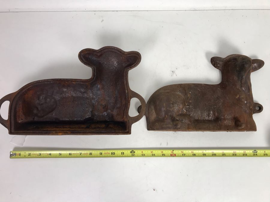 Large Rusty Cast Iron Sheep Mold [Photo 4]
