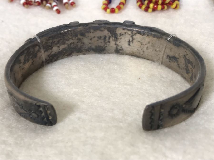 Framed Old Native American Beaded Jewelry And Silver Turqoise Bracelet [Photo 14]