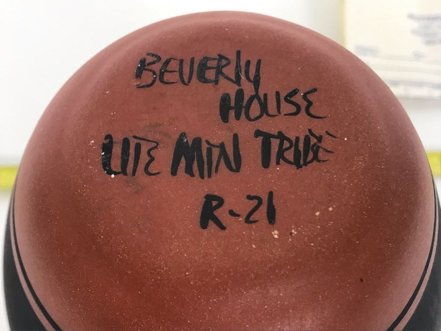 Signed Native American Pottery Beverly House Ute Mountain Tribe R-21 5W X 6H [Photo 6]