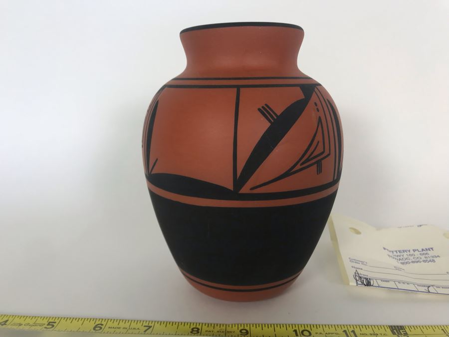 Signed Native American Pottery Beverly House Ute Mountain Tribe R-21 5W X 6H [Photo 4]