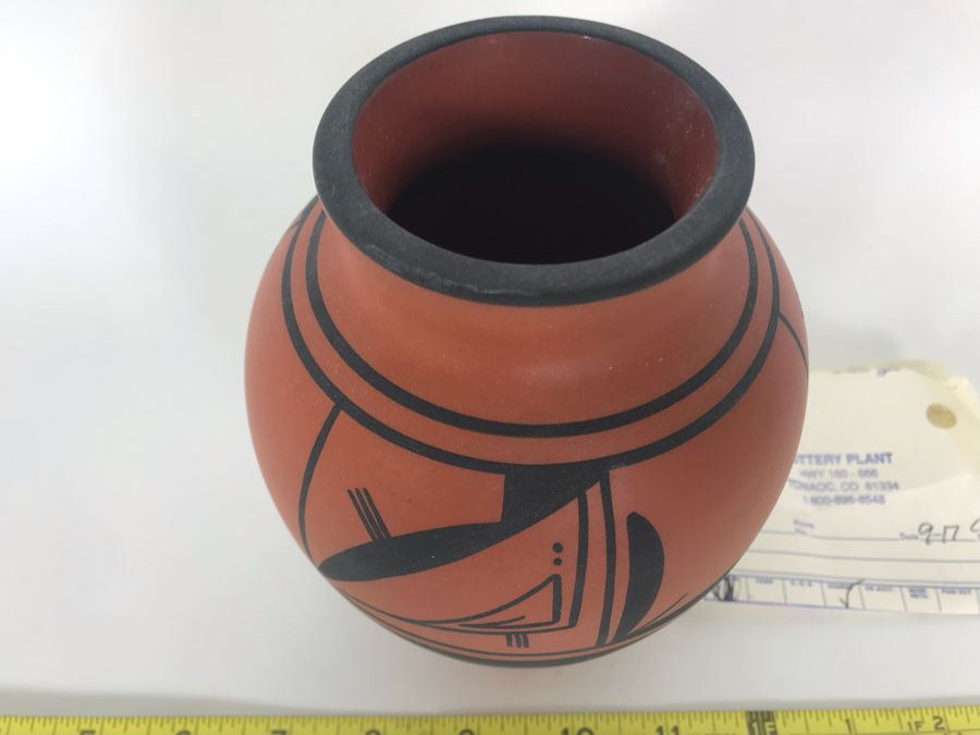 Signed Native American Pottery Beverly House Ute Mountain Tribe R-21 5W X 6H [Photo 3]