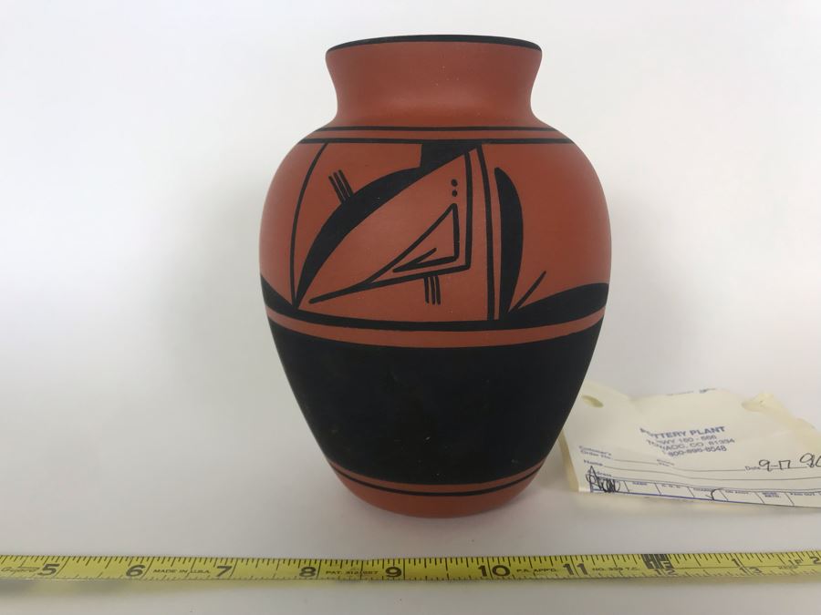 Signed Native American Pottery Beverly House Ute Mountain Tribe R-21 5W X 6H [Photo 1]