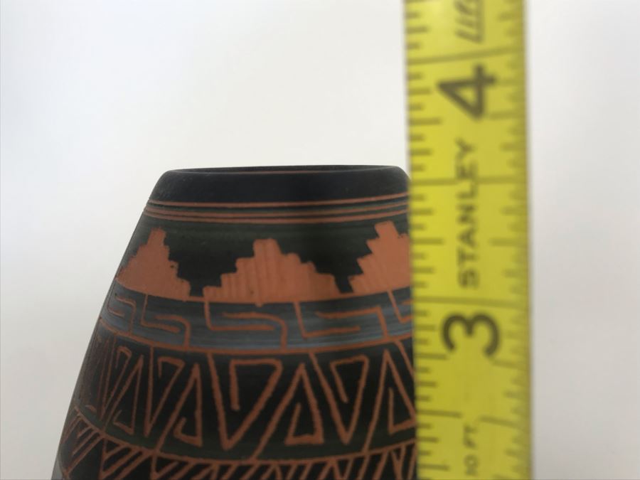Small Native American Pottery Pot By Betty Holtso Navajo 3.5 X 3.5 [Photo 8]