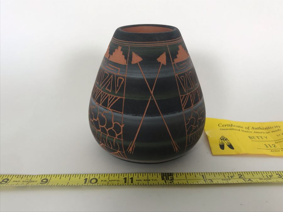 Small Native American Pottery Pot By Betty Holtso Navajo 3.5 X 3.5 [Photo 2]