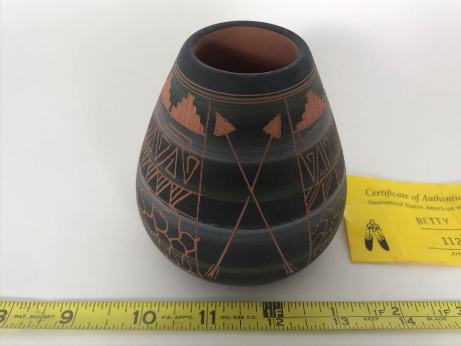 Small Native American Pottery Pot By Betty Holtso Navajo 3.5 X 3.5 [Photo 3]