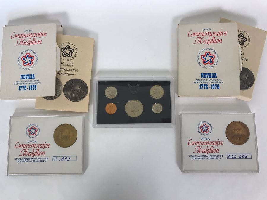 1971 United States Proof Set And Pair Of Official Commemoratie Medallions - Nevada American Revolution Bicentennial Commission