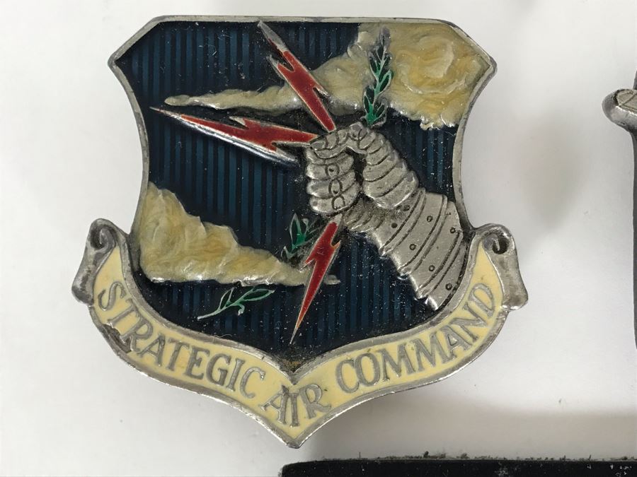 Strategic Air Command U.S. Air Force Collector Series Belt Buckle By Buckle Connection, B-36 Peacemaker Military Aircraft Collector Series Belt Buckle By Buckle Connection And USAF Retired Flight Badge [Photo 3]