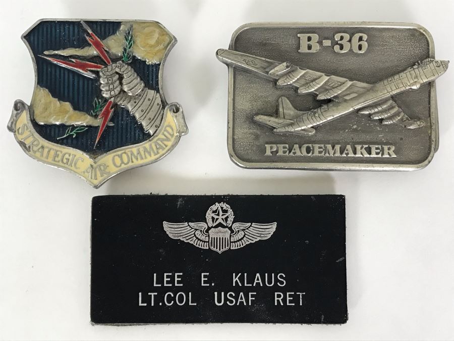 Strategic Air Command U.S. Air Force Collector Series Belt Buckle By Buckle Connection, B-36 Peacemaker Military Aircraft Collector Series Belt Buckle By Buckle Connection And USAF Retired Flight Badge [Photo 1]