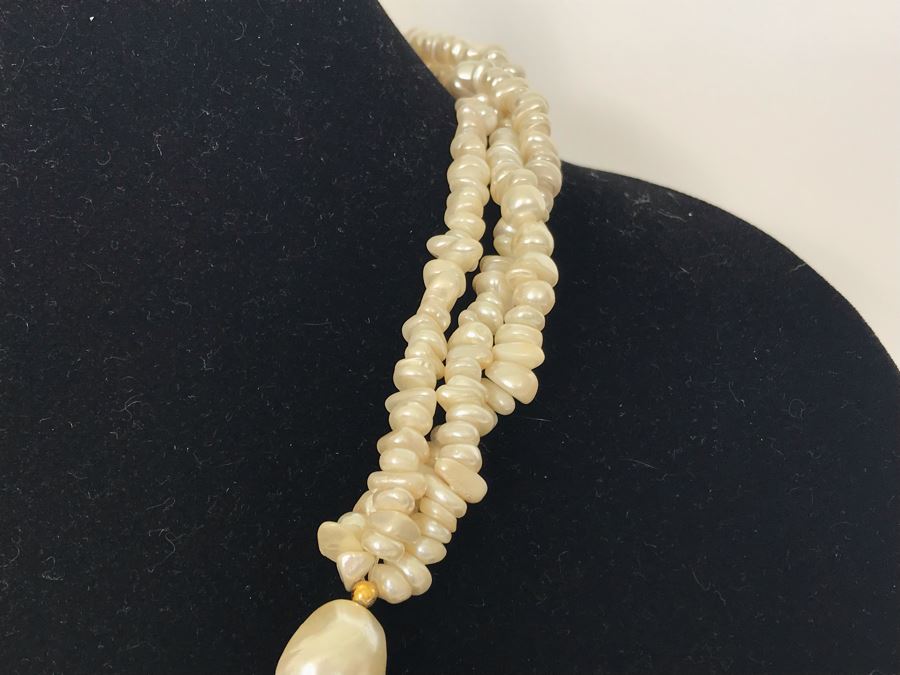 Large Organic Shell Pendant Pearl Necklace [Photo 6]