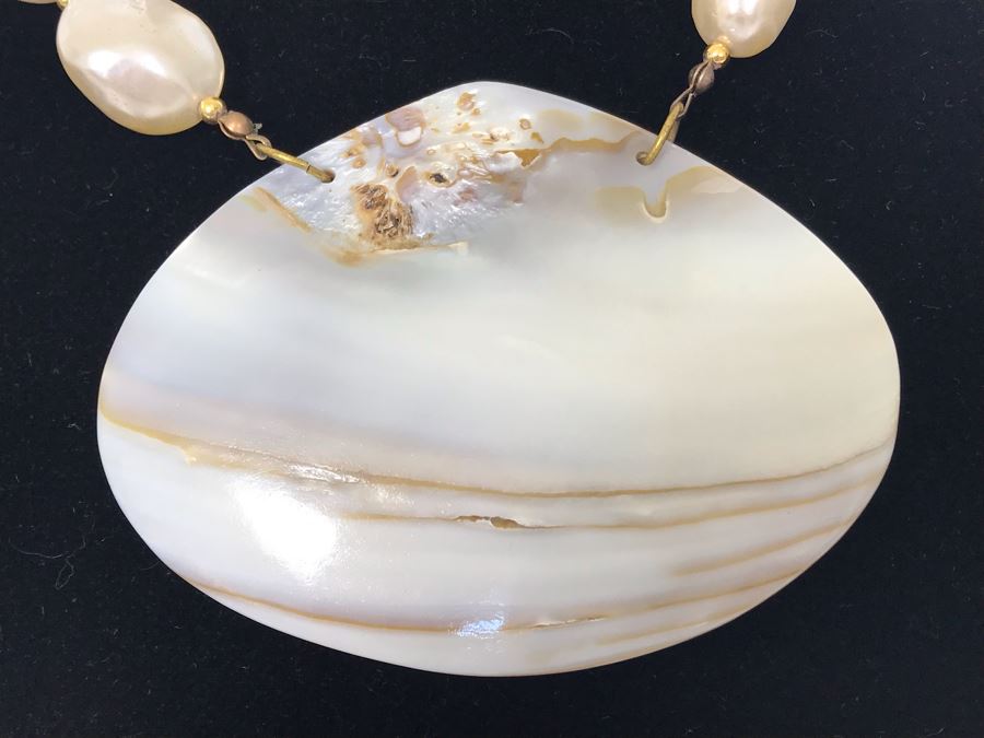 Large Organic Shell Pendant Pearl Necklace [Photo 3]