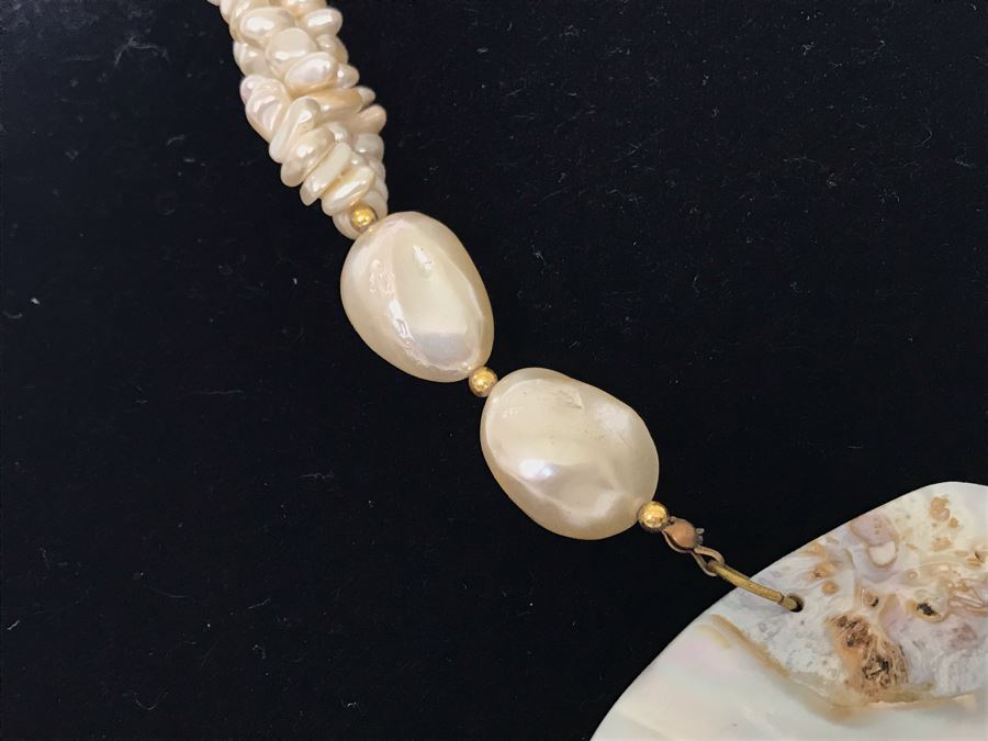 Large Organic Shell Pendant Pearl Necklace [Photo 4]