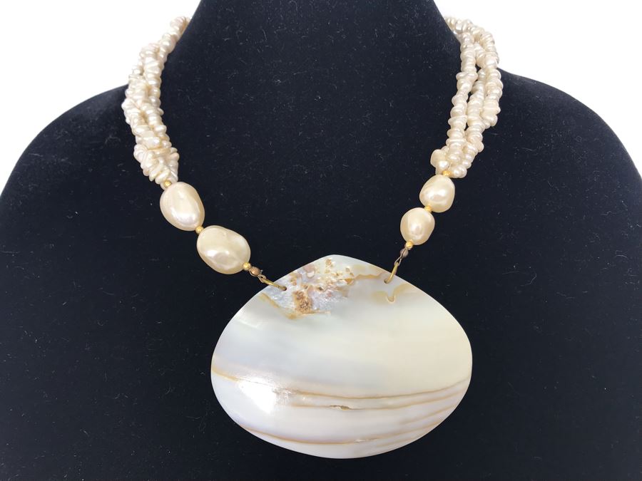 Large Organic Shell Pendant Pearl Necklace [Photo 1]