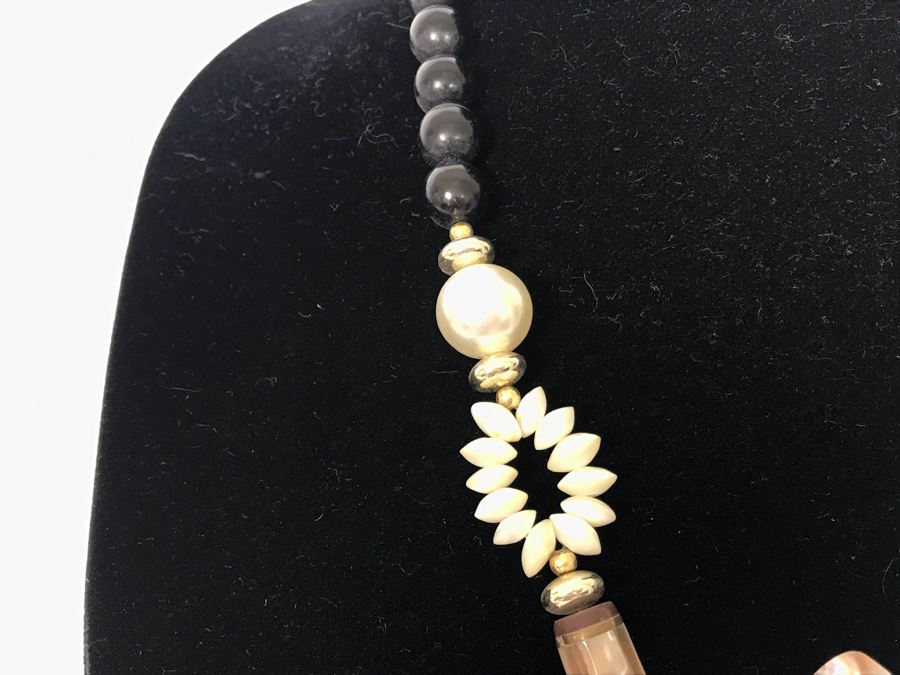 Large Organic Shell Pendant Necklace [Photo 6]