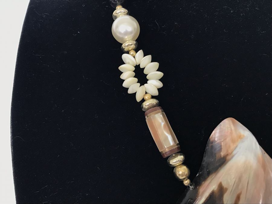 Large Organic Shell Pendant Necklace [Photo 5]