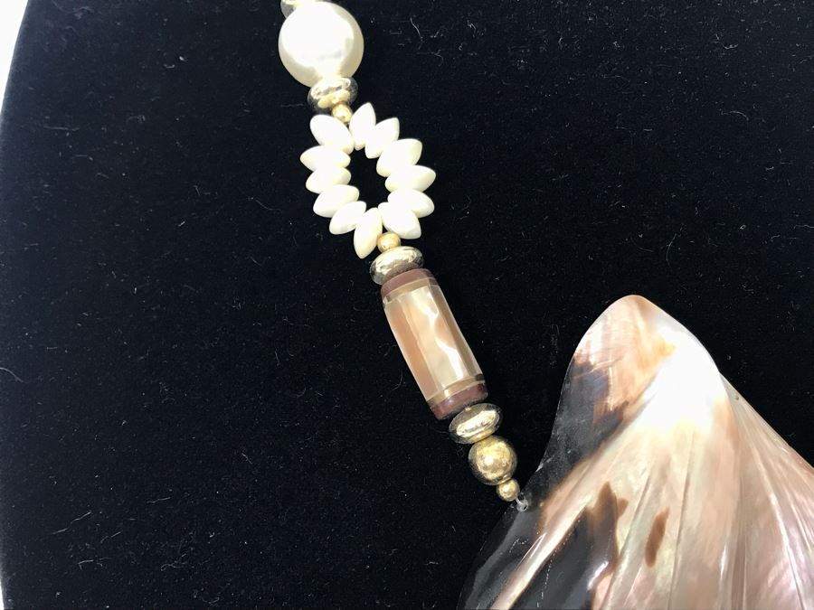 Large Organic Shell Pendant Necklace [Photo 4]
