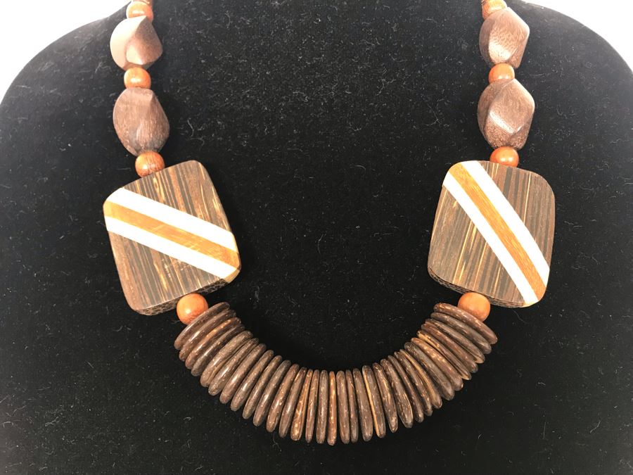 Inlaid Wood Artisan Necklace [Photo 3]