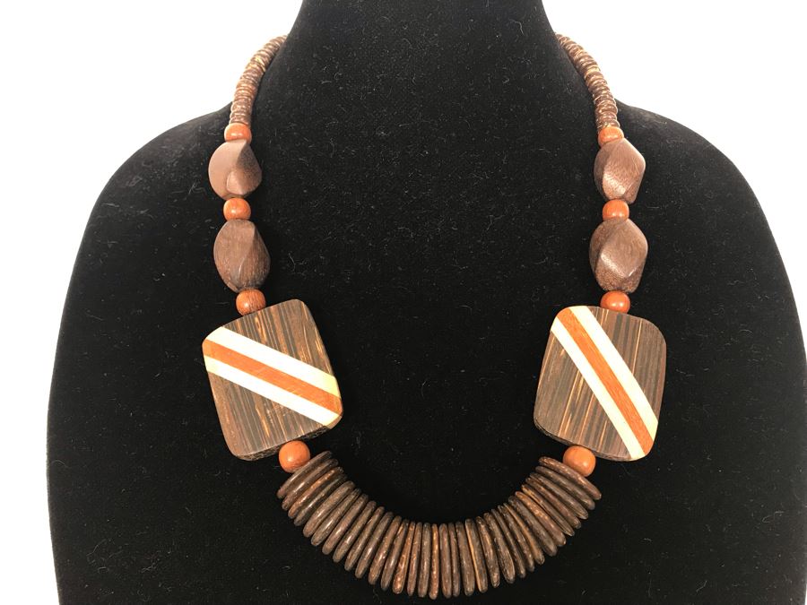 Inlaid Wood Artisan Necklace [Photo 2]