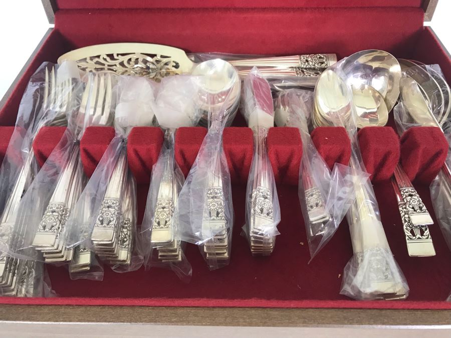 Silverplate Flatware Set By Community With Silverware Chest Apx Service For 8 With Serving Pieces [Photo 4]