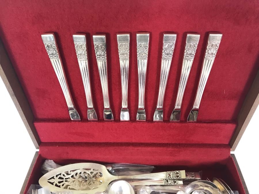 Silverplate Flatware Set By Community With Silverware Chest Apx Service For 8 With Serving Pieces [Photo 9]