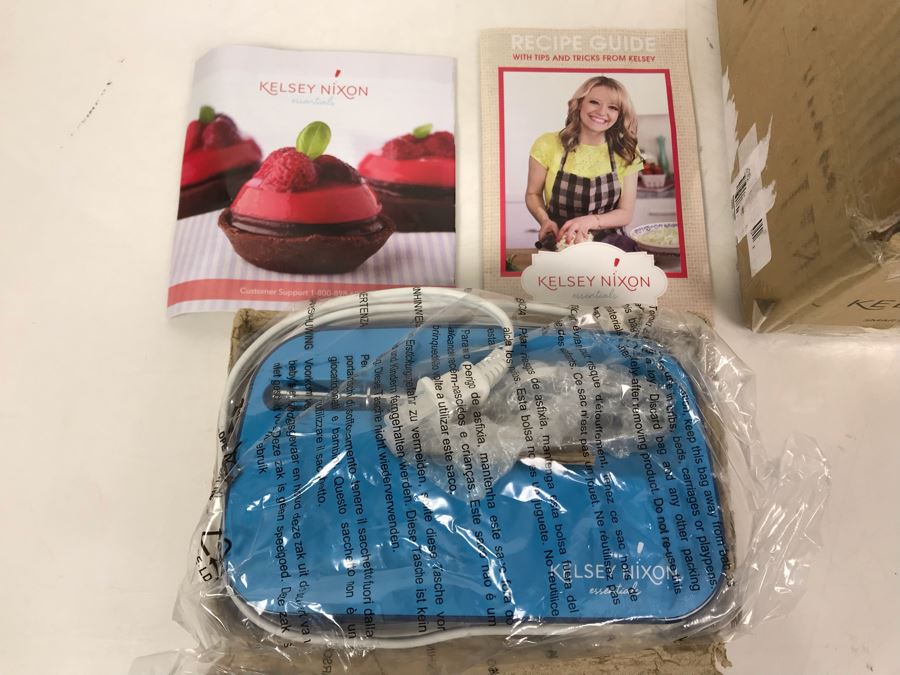 New Kelsey Nixon Essentials Smartstore Hand Mixer [Photo 2]