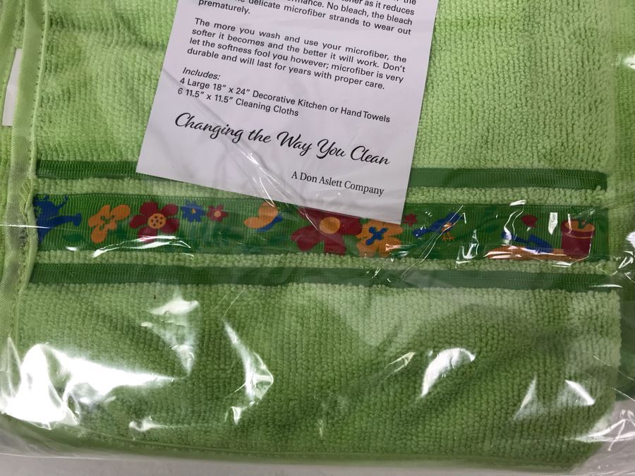 New Set Of 4 Microfiber Towels And 6 Cleaning Cloths [Photo 4]