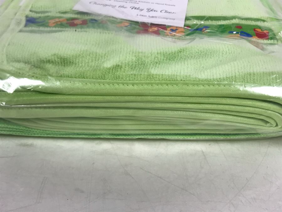 New Set Of 4 Microfiber Towels And 6 Cleaning Cloths [Photo 7]